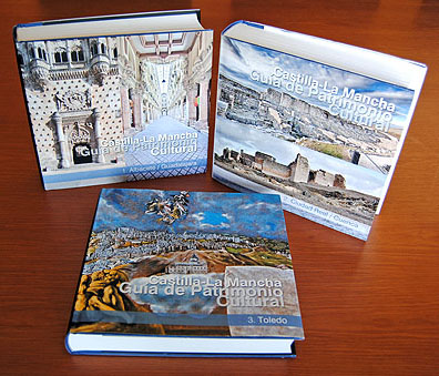 Imagen de los tres volúmenes de la nueva Guía de Patrimonio de Castilla-La Mancha