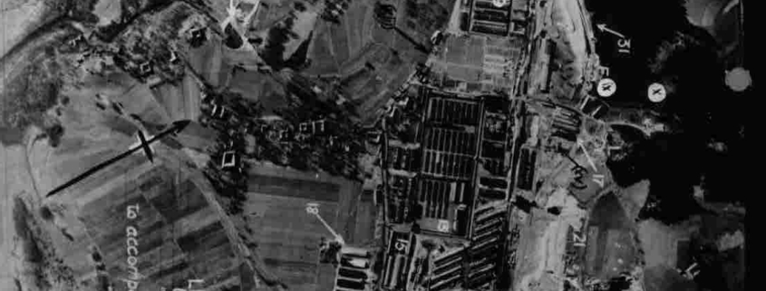 Vista aérea del complejo Bergkristall (Gusen II sub-campo de Mauthausen-Gusen Konzentrationslager). Departamento de Defensa del gobierno de EE.UU.